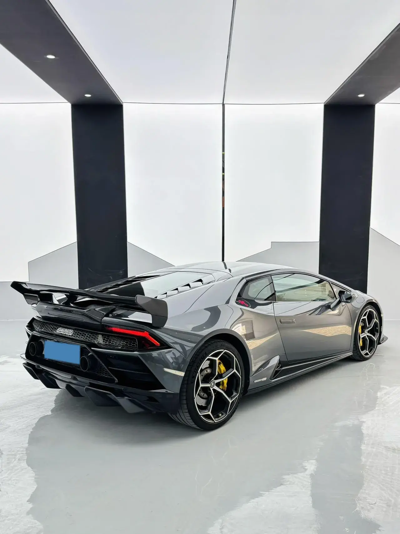 2020 LAMBORGHINI HURACÁN thumbnail 3
