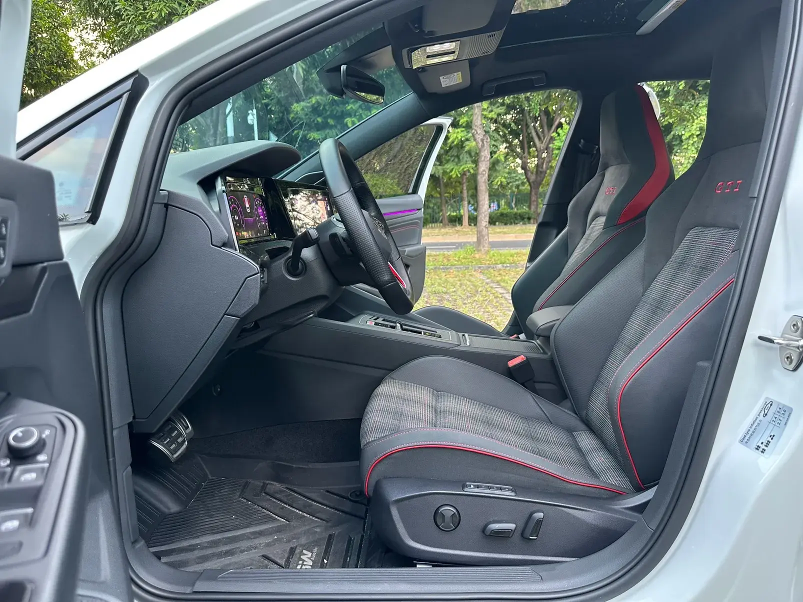 2023 VOLKSWAGEN GOLFGTI thumbnail 2