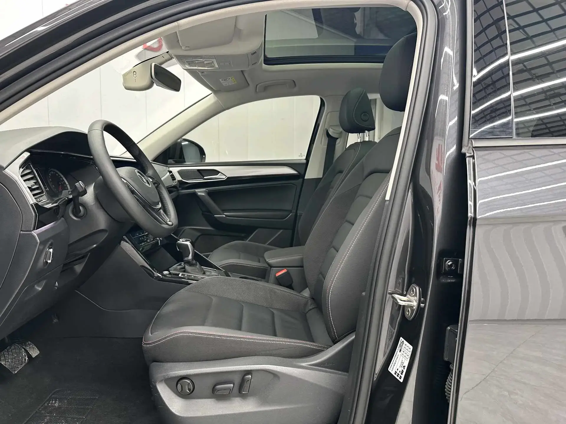 2021 VOLKSWAGEN TAYRON thumbnail 4