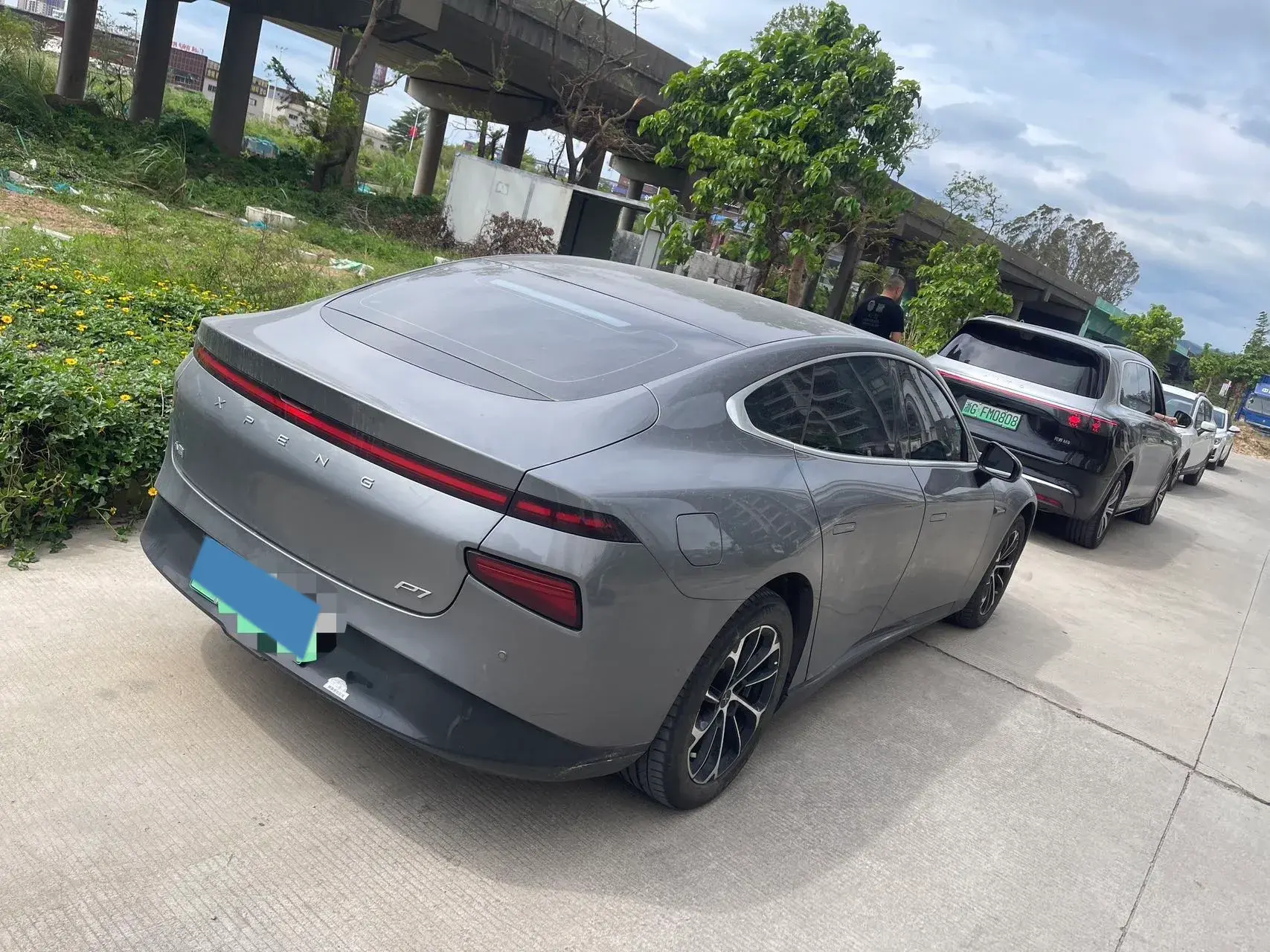 2022 XPENG P7 thumbnail 4