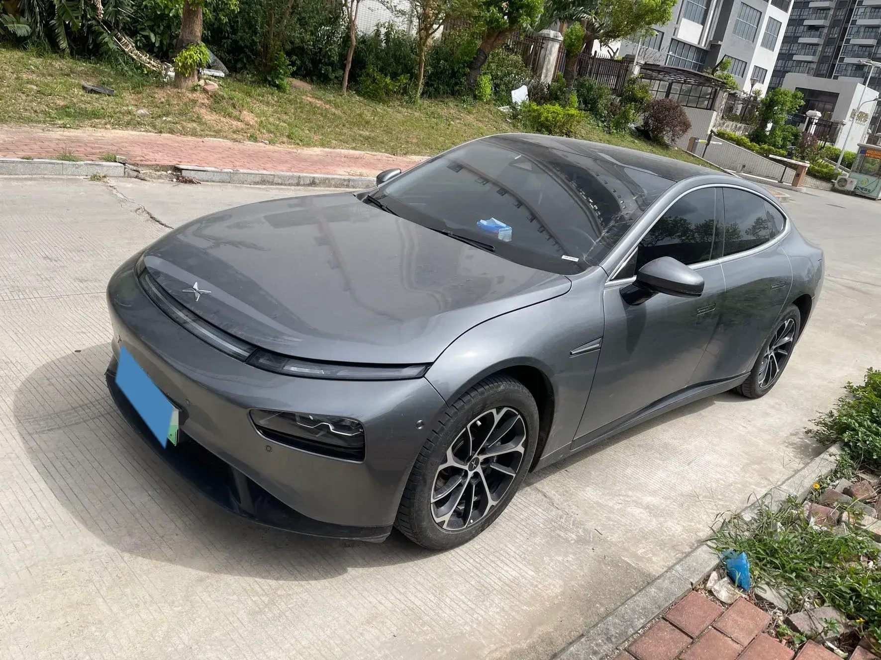2022 XPENG P7 view 1