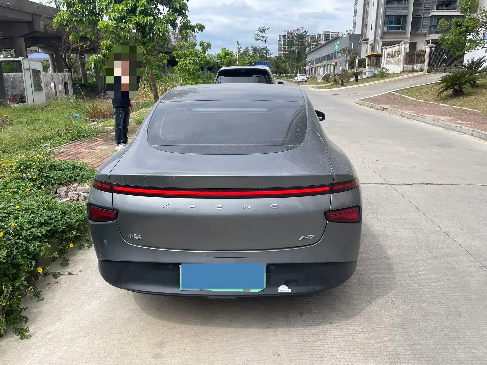 2022 XPENG P7 thumbnail 3