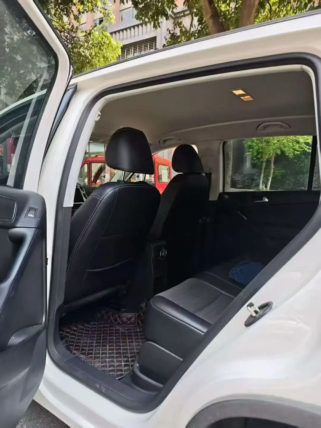 2016 VOLKSWAGEN TIGUAN thumbnail 4