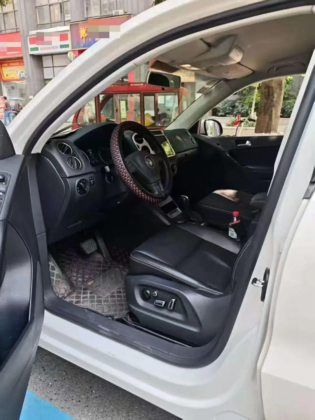 2016 VOLKSWAGEN TIGUAN thumbnail 3