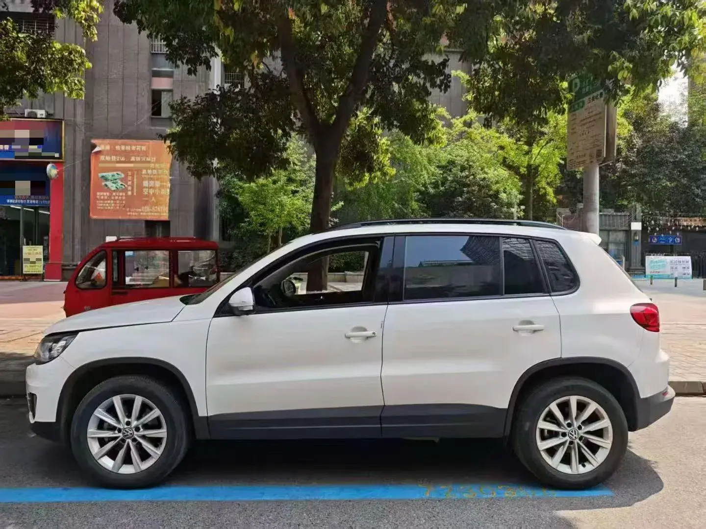 2016 VOLKSWAGEN TIGUAN thumbnail 2