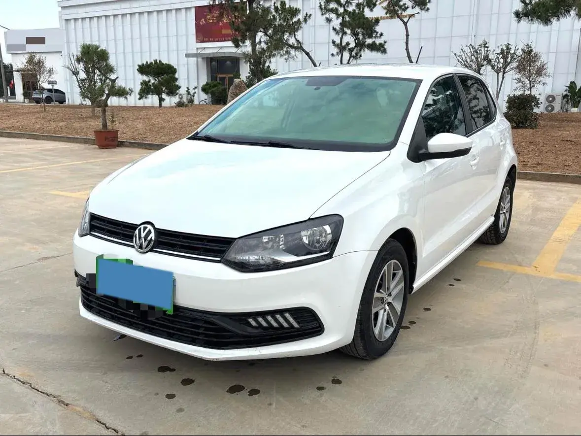 2018 VOLKSWAGEN POLO view 1