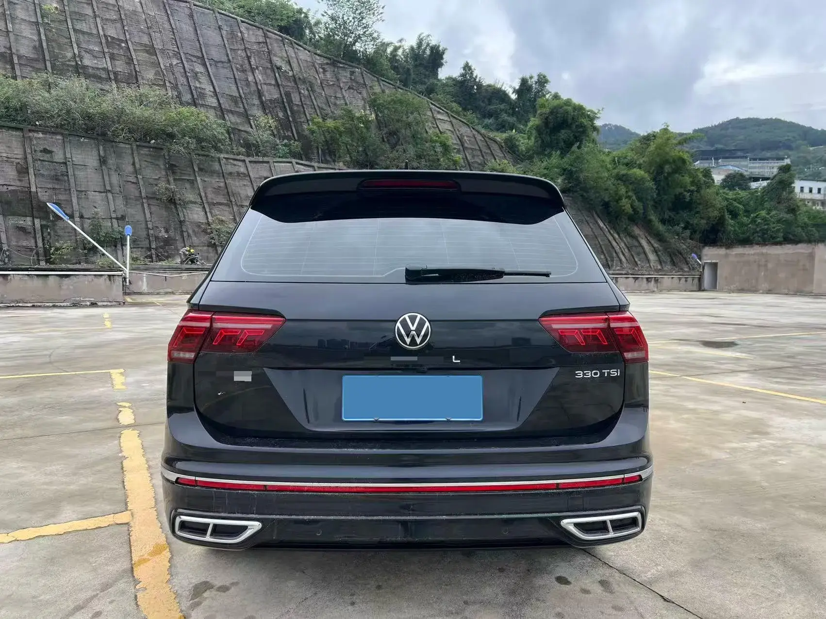 2023 VOLKSWAGEN TIGUAN thumbnail 4