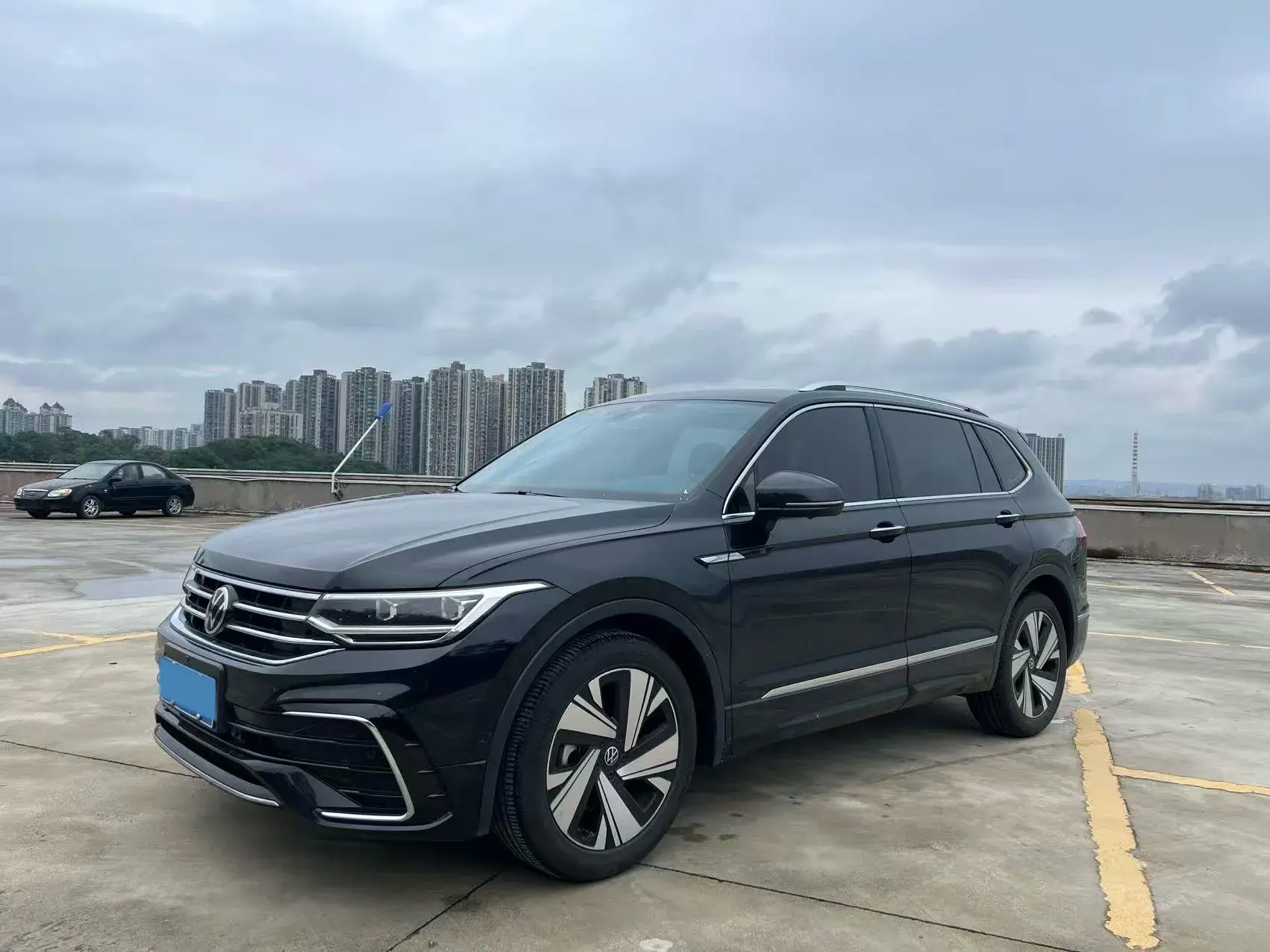 2023 VOLKSWAGEN TIGUAN view 1