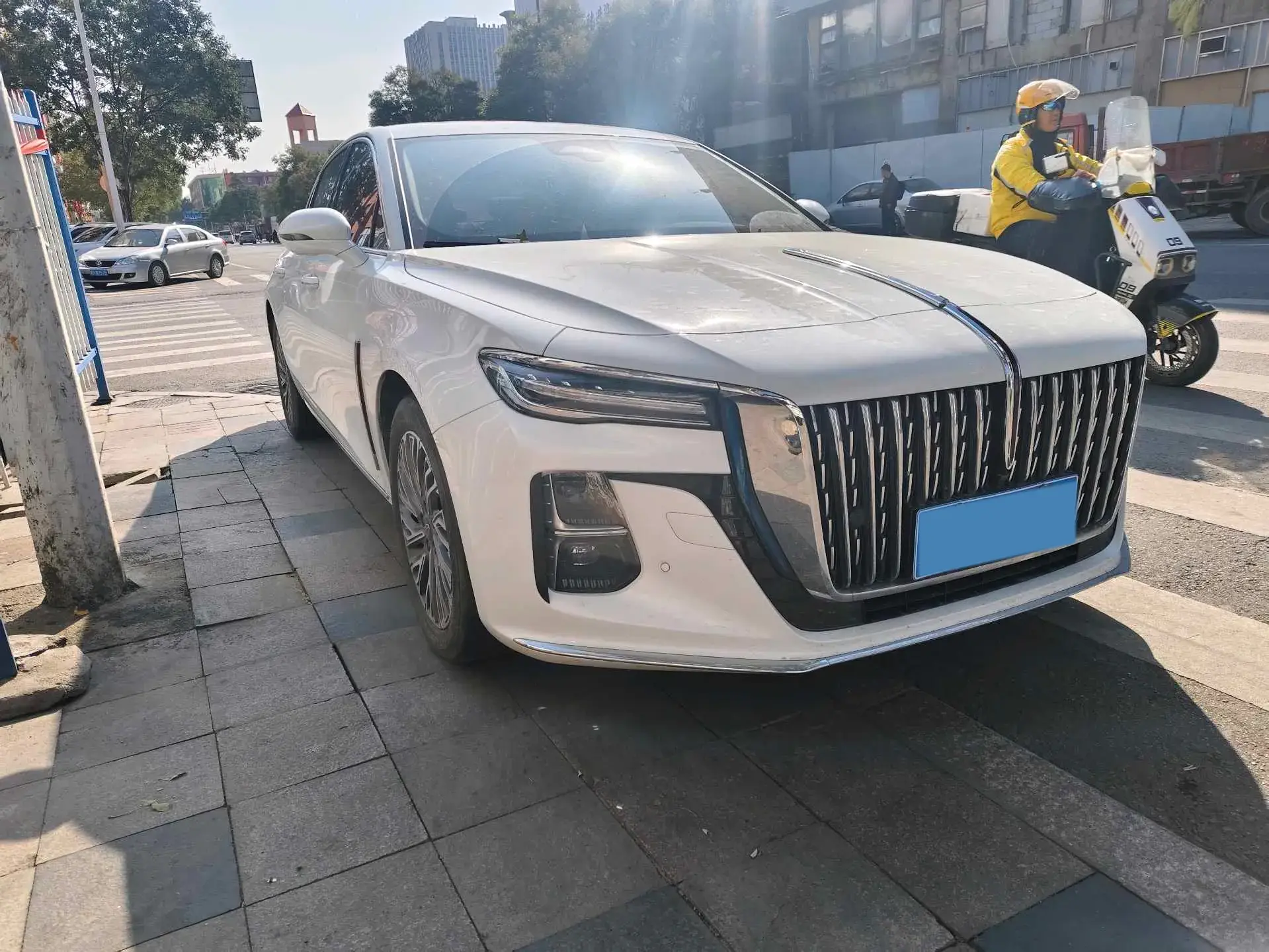 2023 HONGQI H5 thumbnail 2