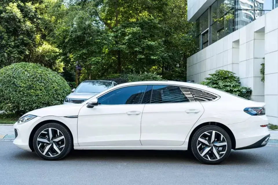 2025 VOLKSWAGEN LAMANDO thumbnail 4