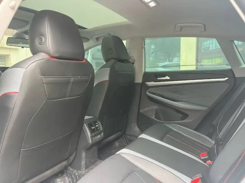 2025 VOLKSWAGEN LAMANDO thumbnail 3