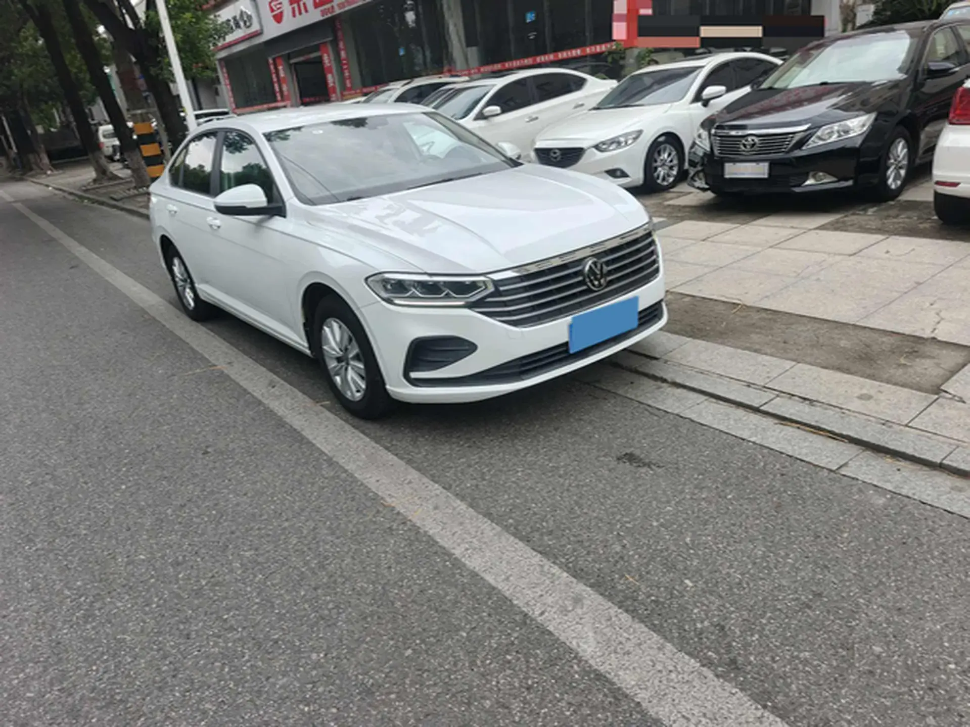 2023 VOLKSWAGEN LAVIDA thumbnail 2