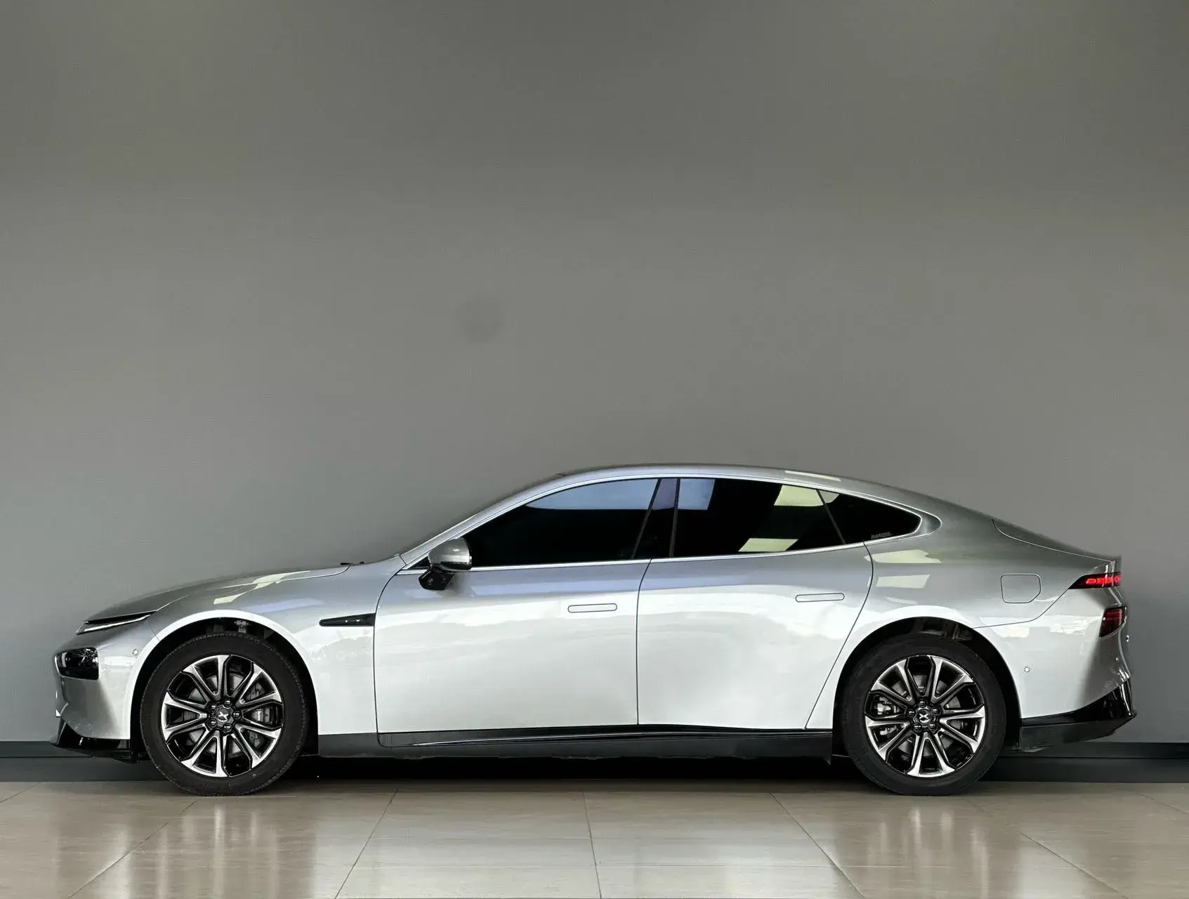 2021 XPENG P7 thumbnail 3