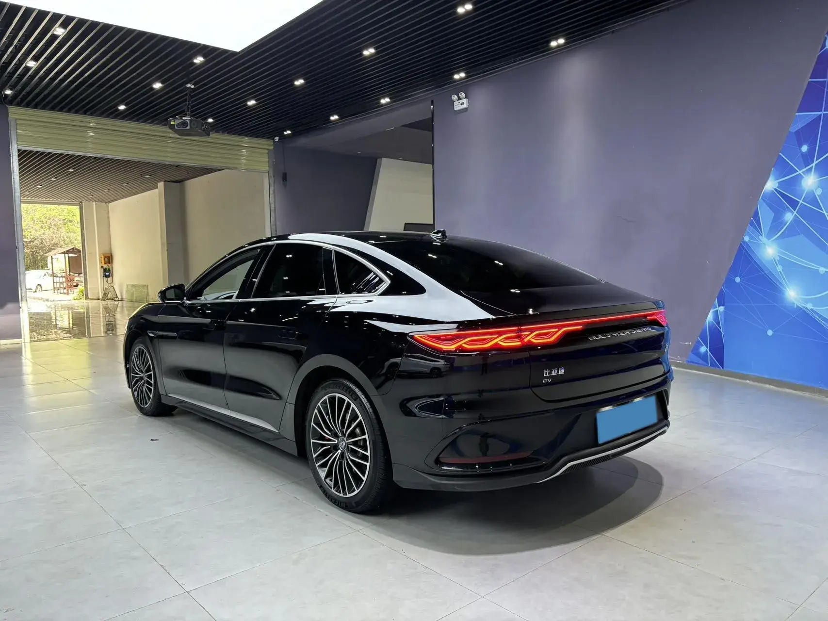 2025 BYD HAN thumbnail 3