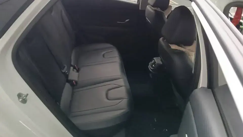 2022 HYUNDAI ELANTRA thumbnail 4