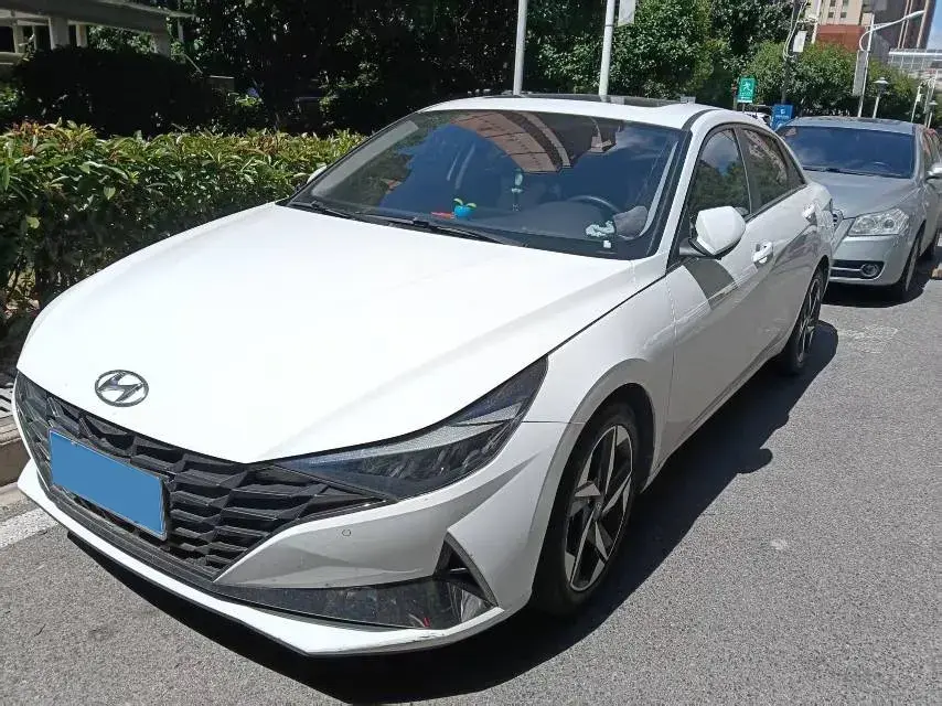 2022 HYUNDAI ELANTRA view 1