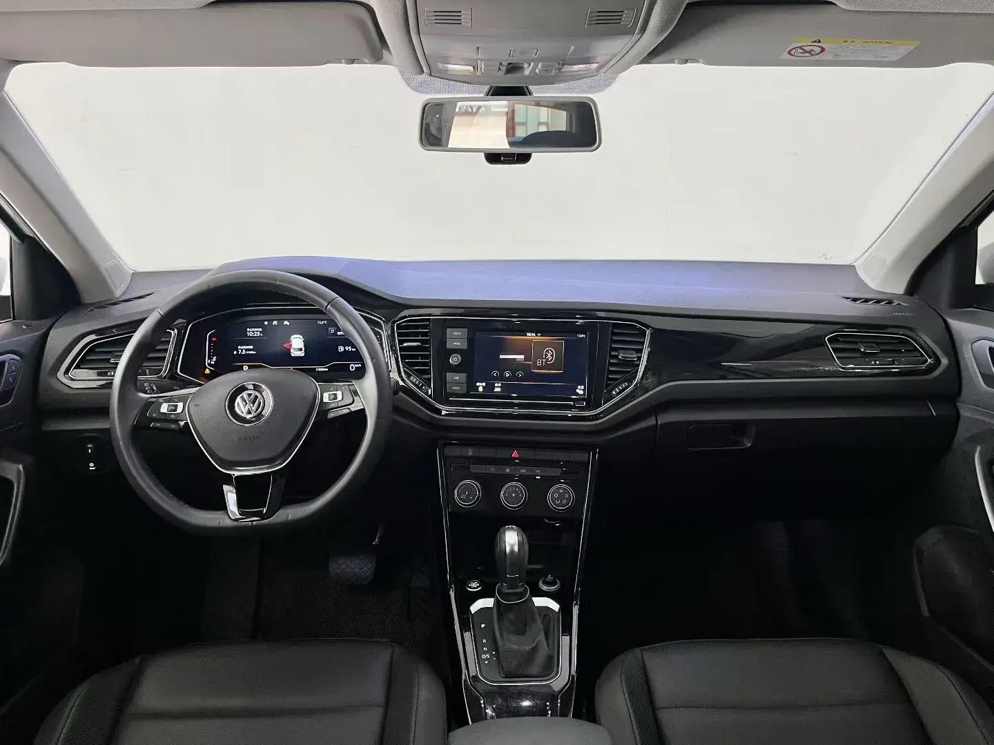 2020 VOLKSWAGEN T-ROC thumbnail 4