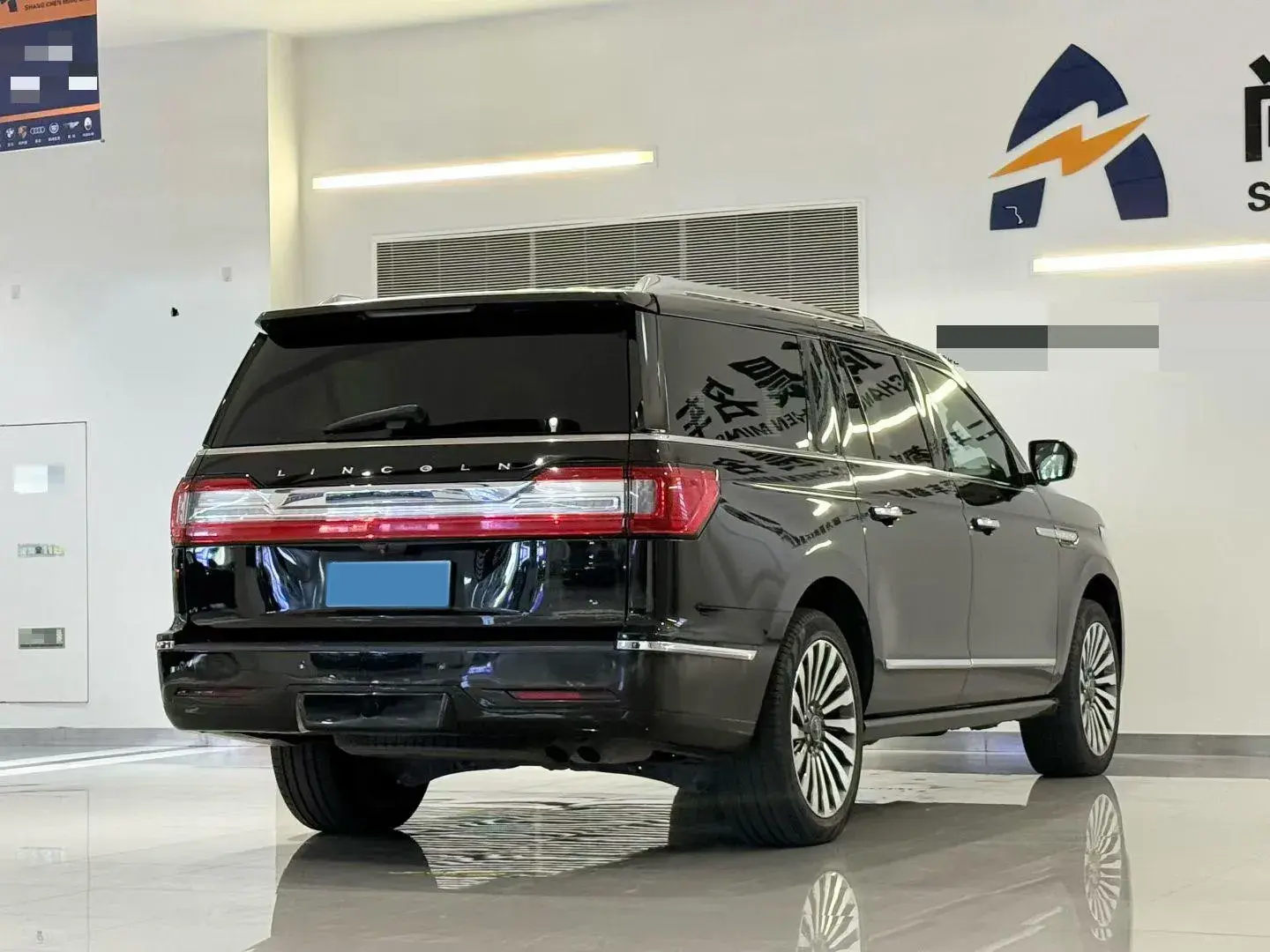 2018 LINCOLN NAVIGATOR thumbnail 2