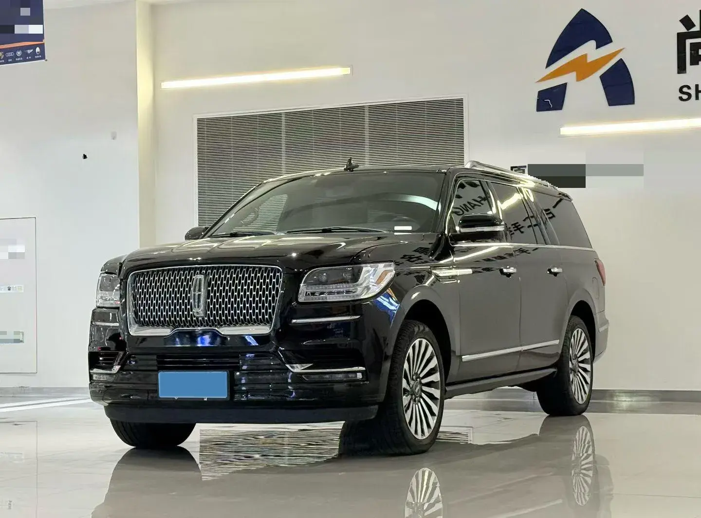 2018 LINCOLN NAVIGATOR view 1