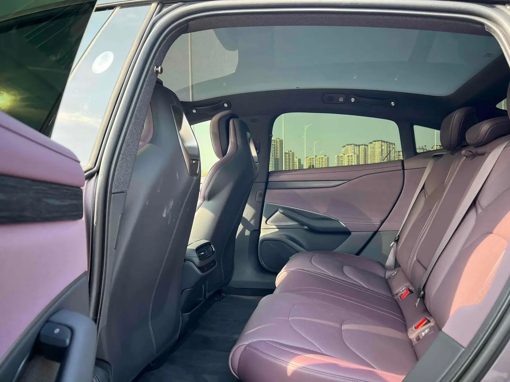 2024 MI SU7 thumbnail 3