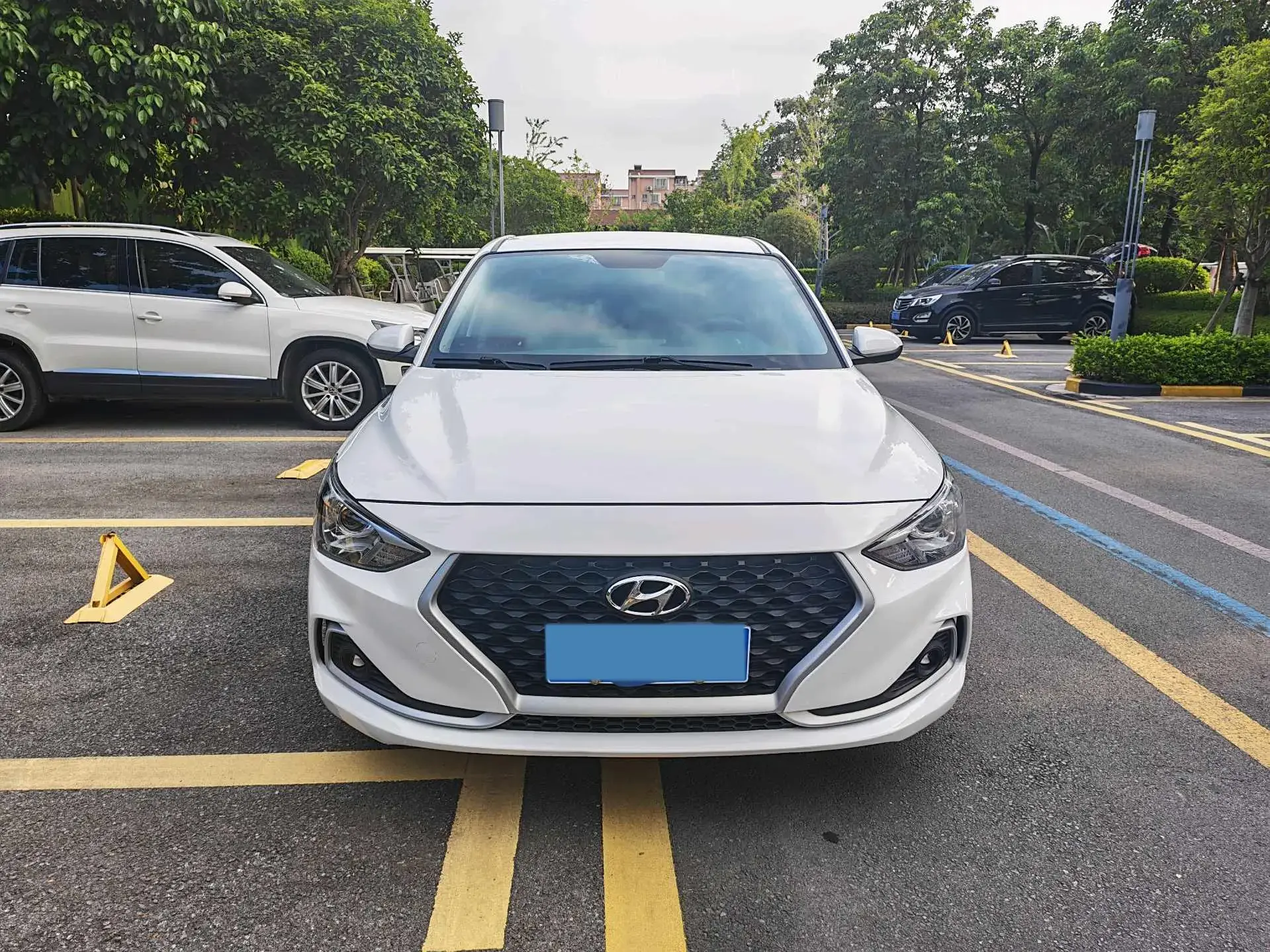 2017 HYUNDAI CELESTA thumbnail 2