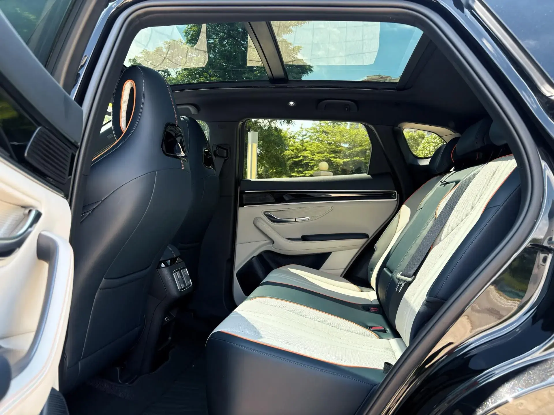 2024 BYD SONG thumbnail 2