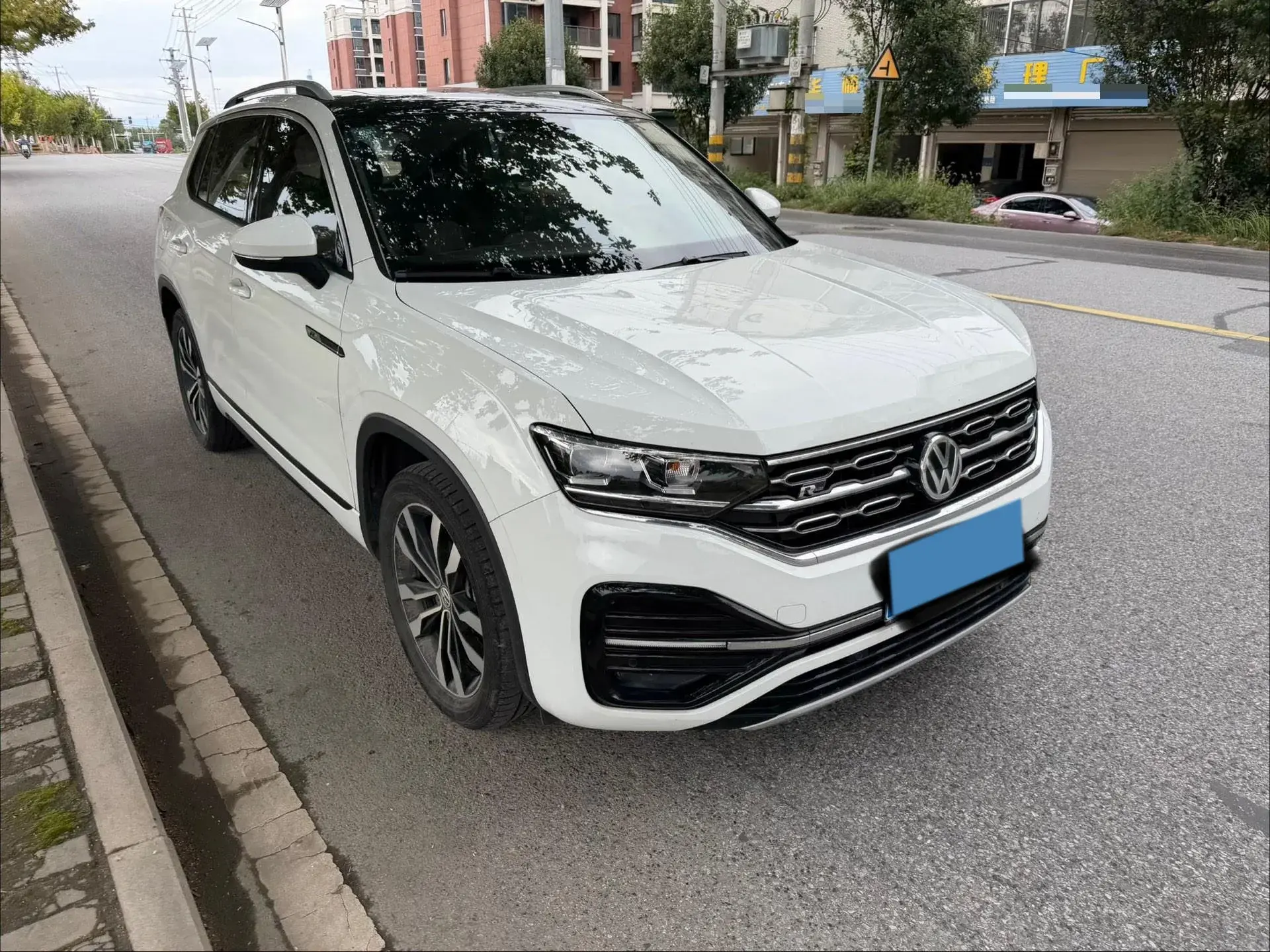 2019 VOLKSWAGEN TAYRON thumbnail 3