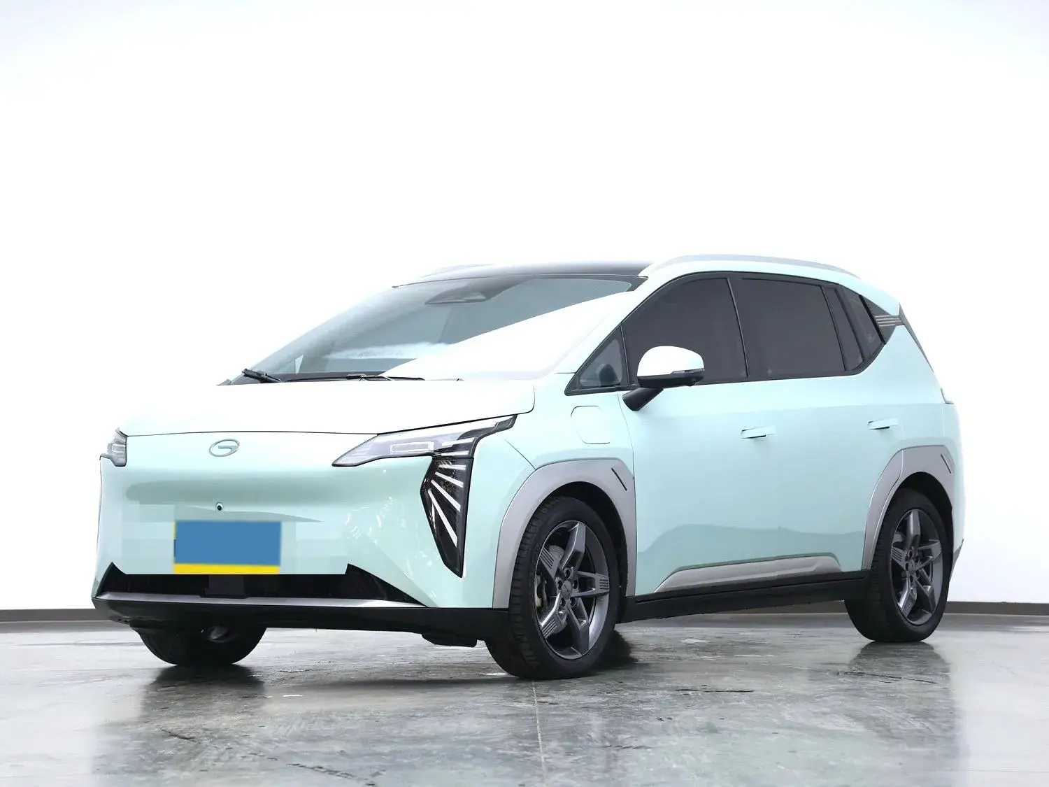 2023 AION Y view 1