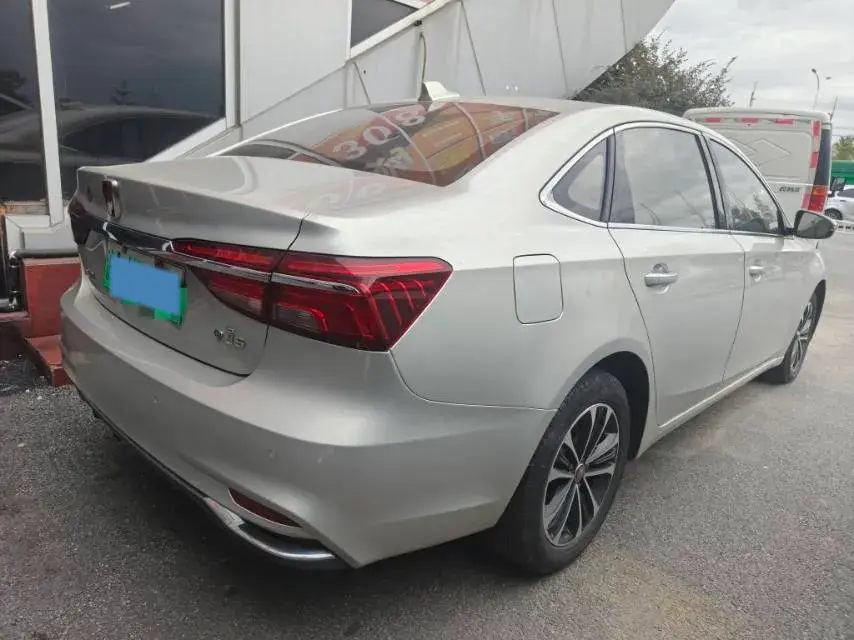 2017 ROEWE I6 thumbnail 3