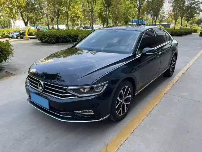 2020 VOLKSWAGEN MAGOTAN view 1