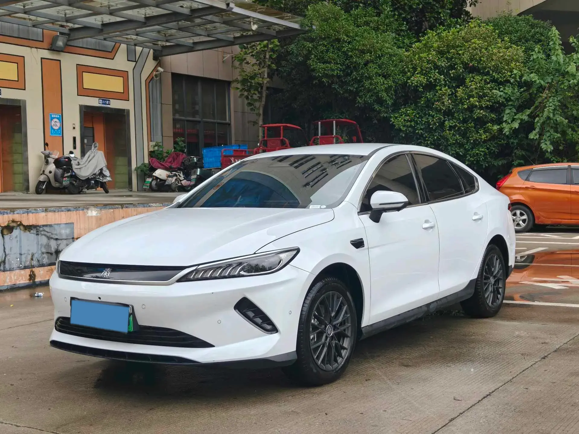 2025 BYD QIN view 1