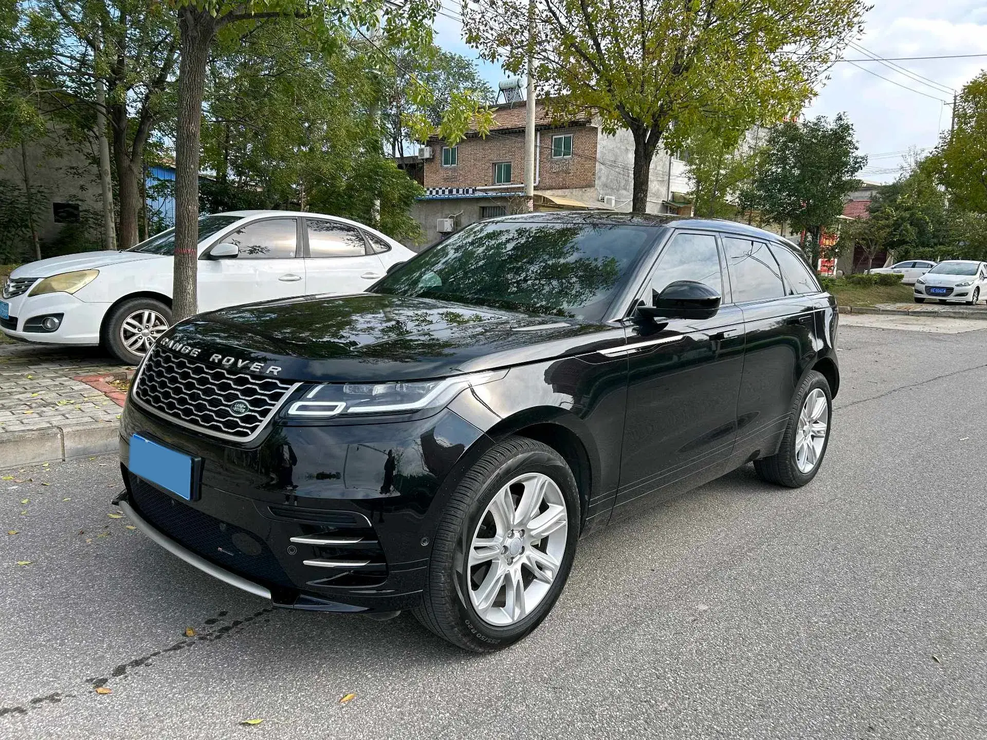 2022 LAND ROVER view 1