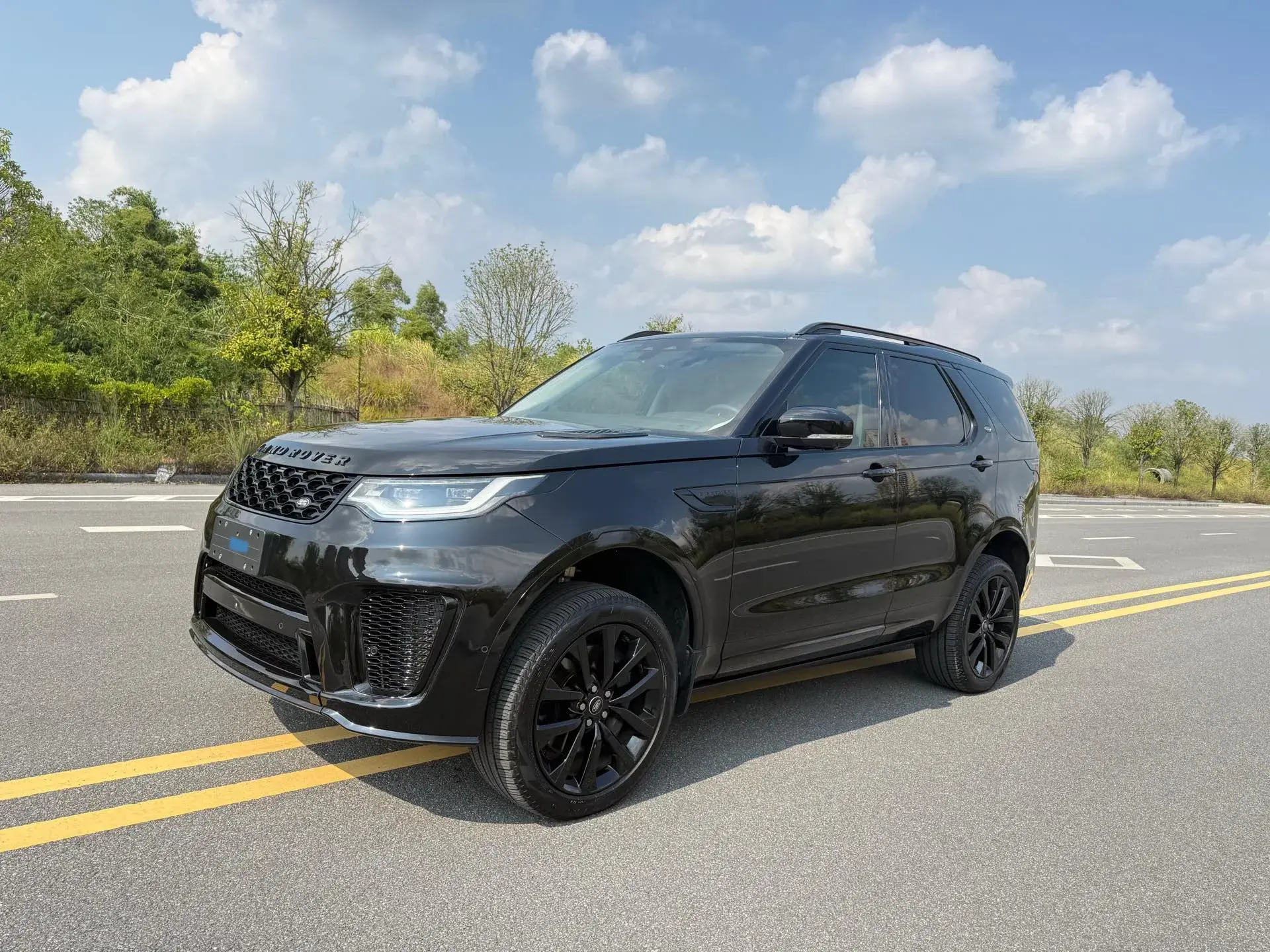 2024 LAND ROVER view 1