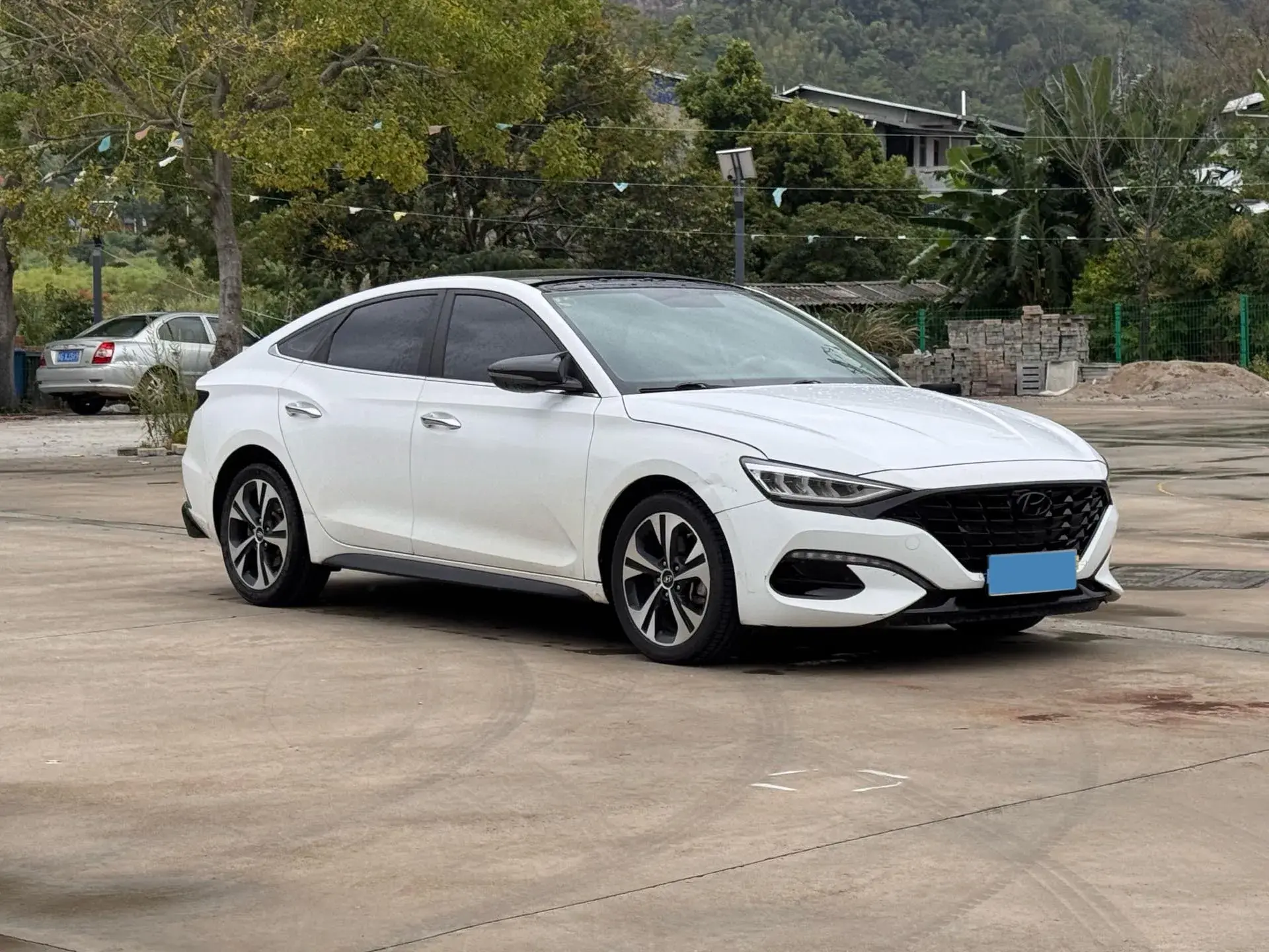 2021 HYUNDAI LA thumbnail 3