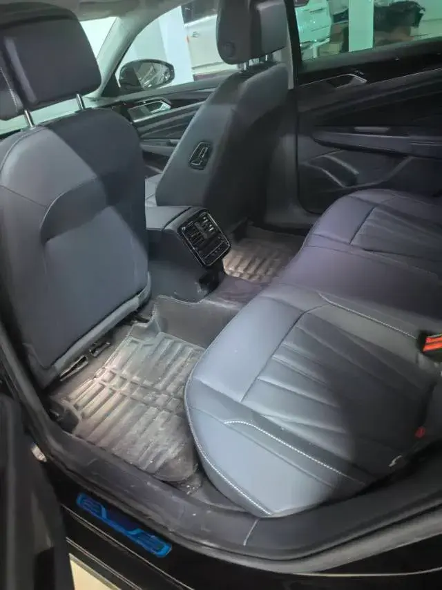 2025 VOLKSWAGEN PASSAT thumbnail 3