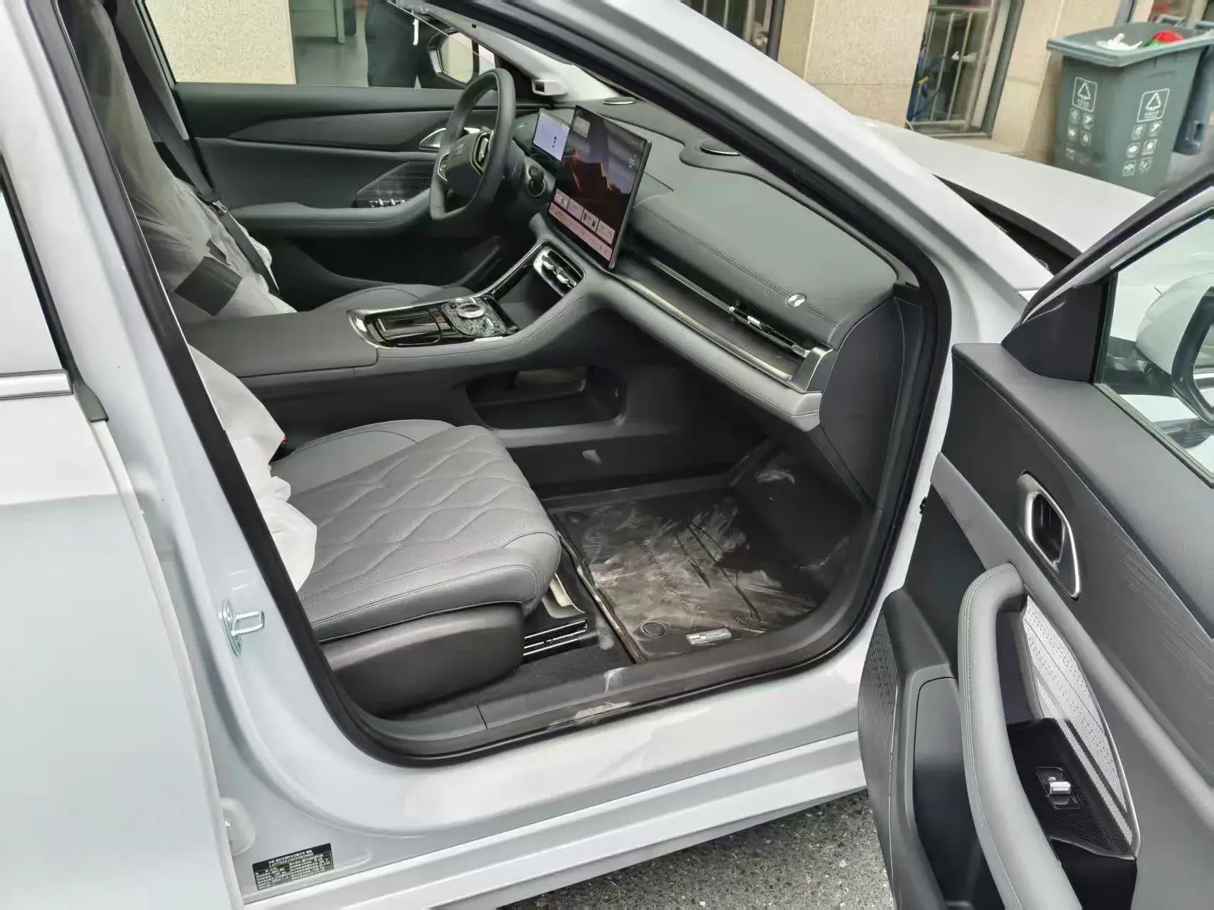 2025 GEELY GALAXY thumbnail 2