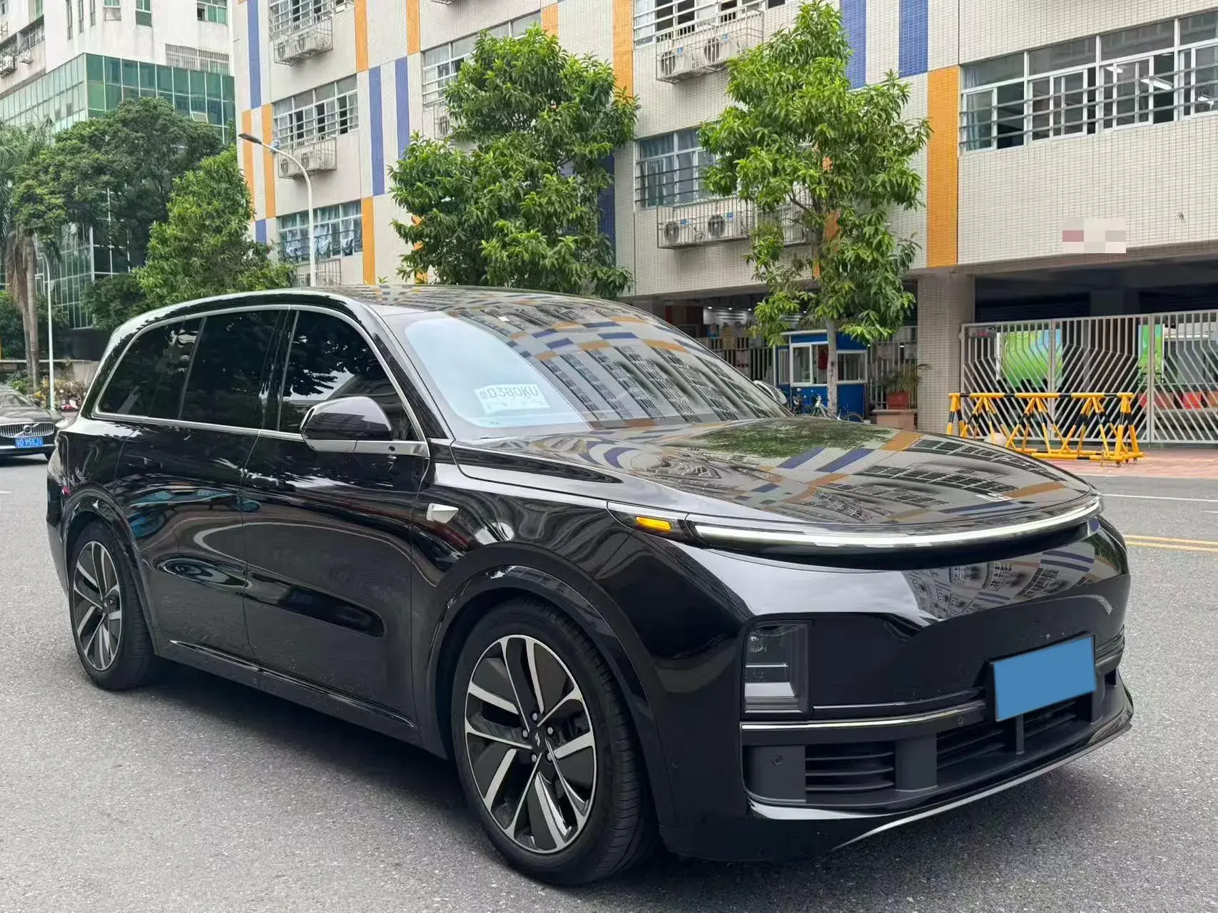 2023 LI L9 thumbnail 3