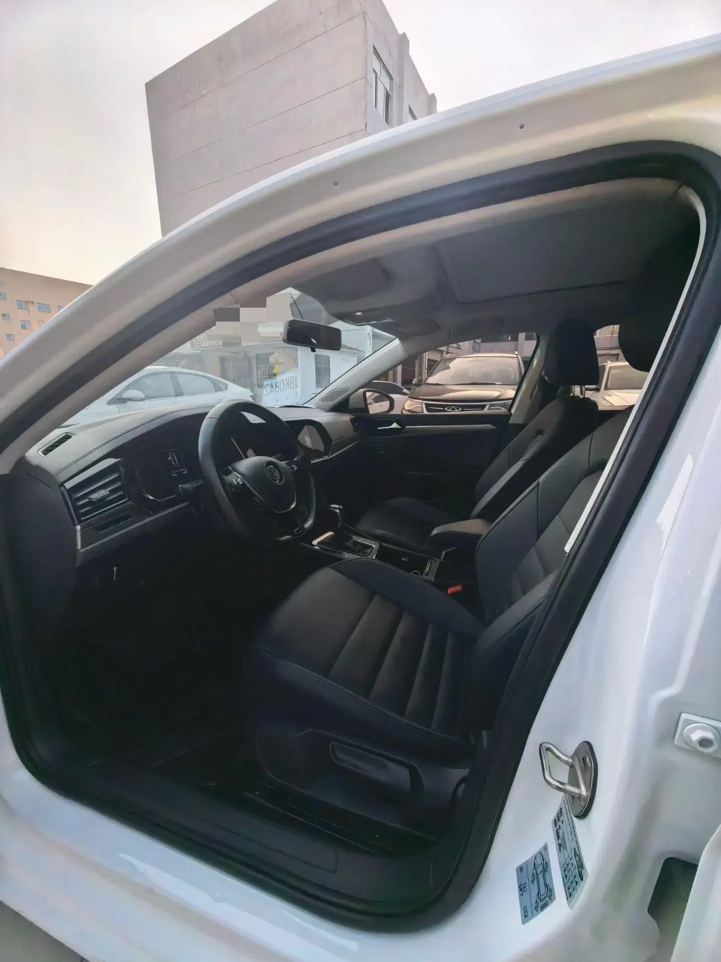 2020 VOLKSWAGEN SAGITAR thumbnail 4