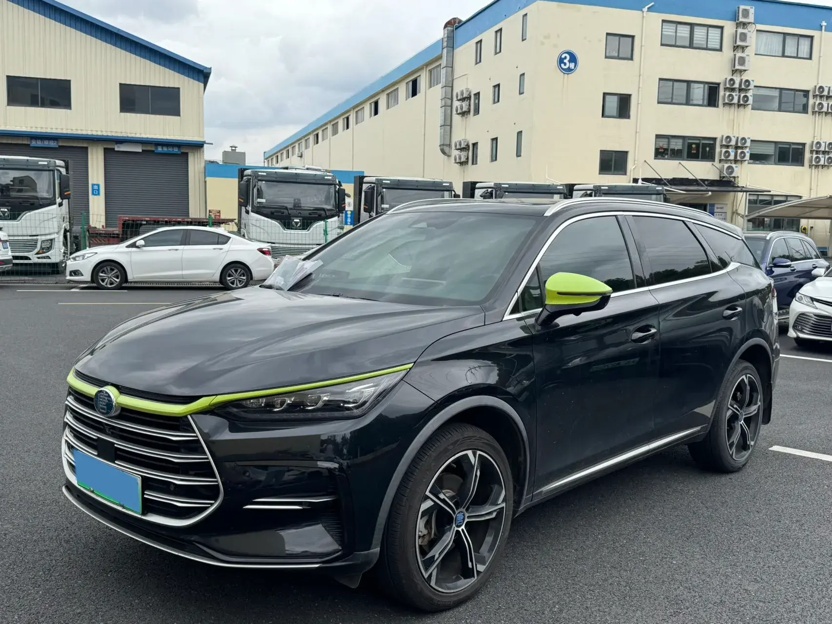 2021 BYD TANG view 1