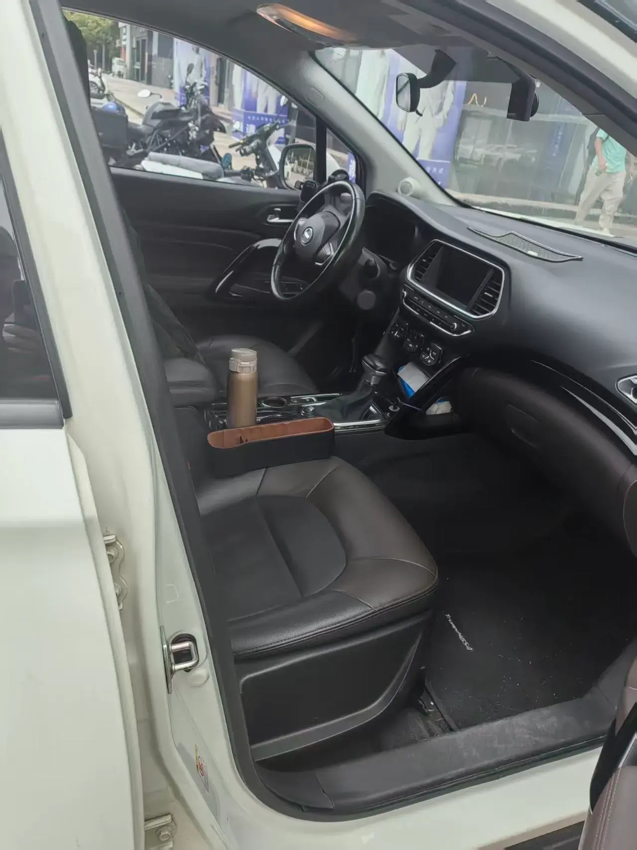 2017 GAC TRUMPCHI thumbnail 3