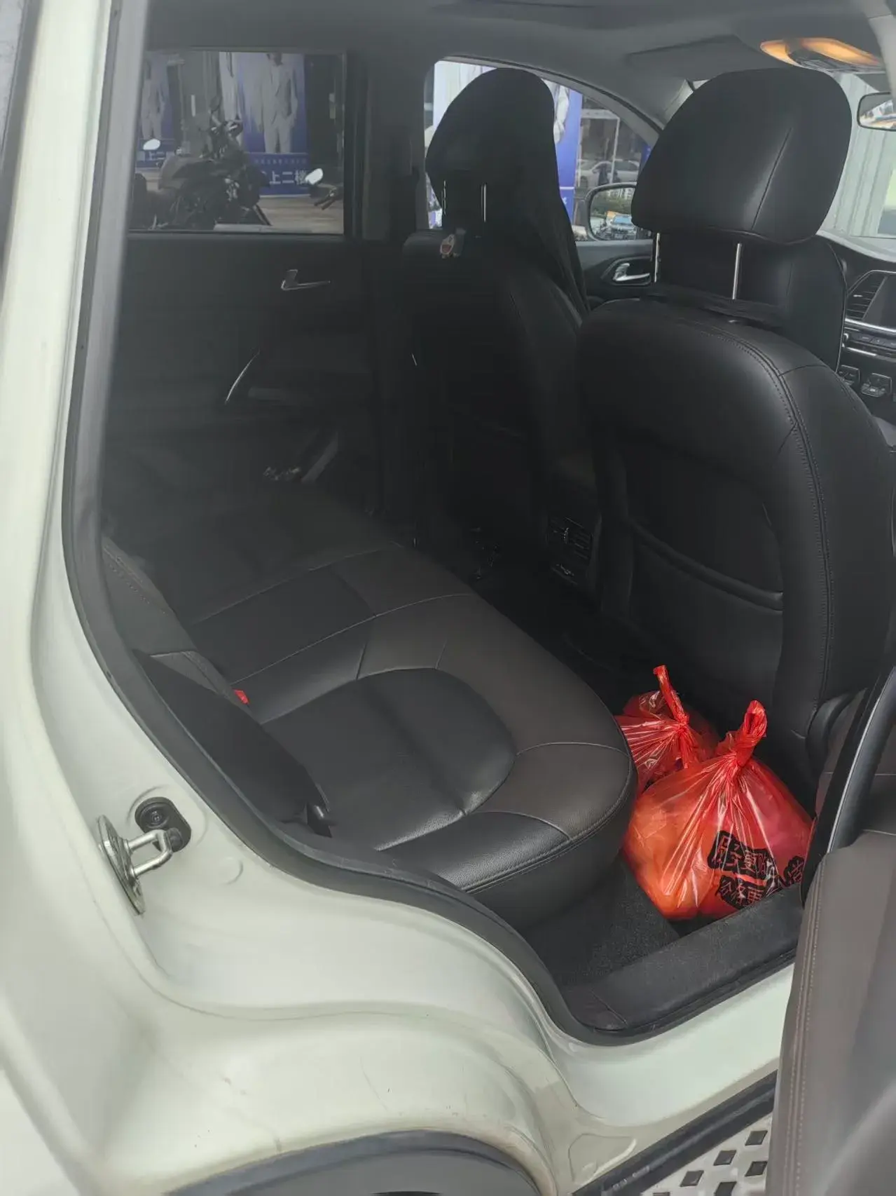 2017 GAC TRUMPCHI thumbnail 4