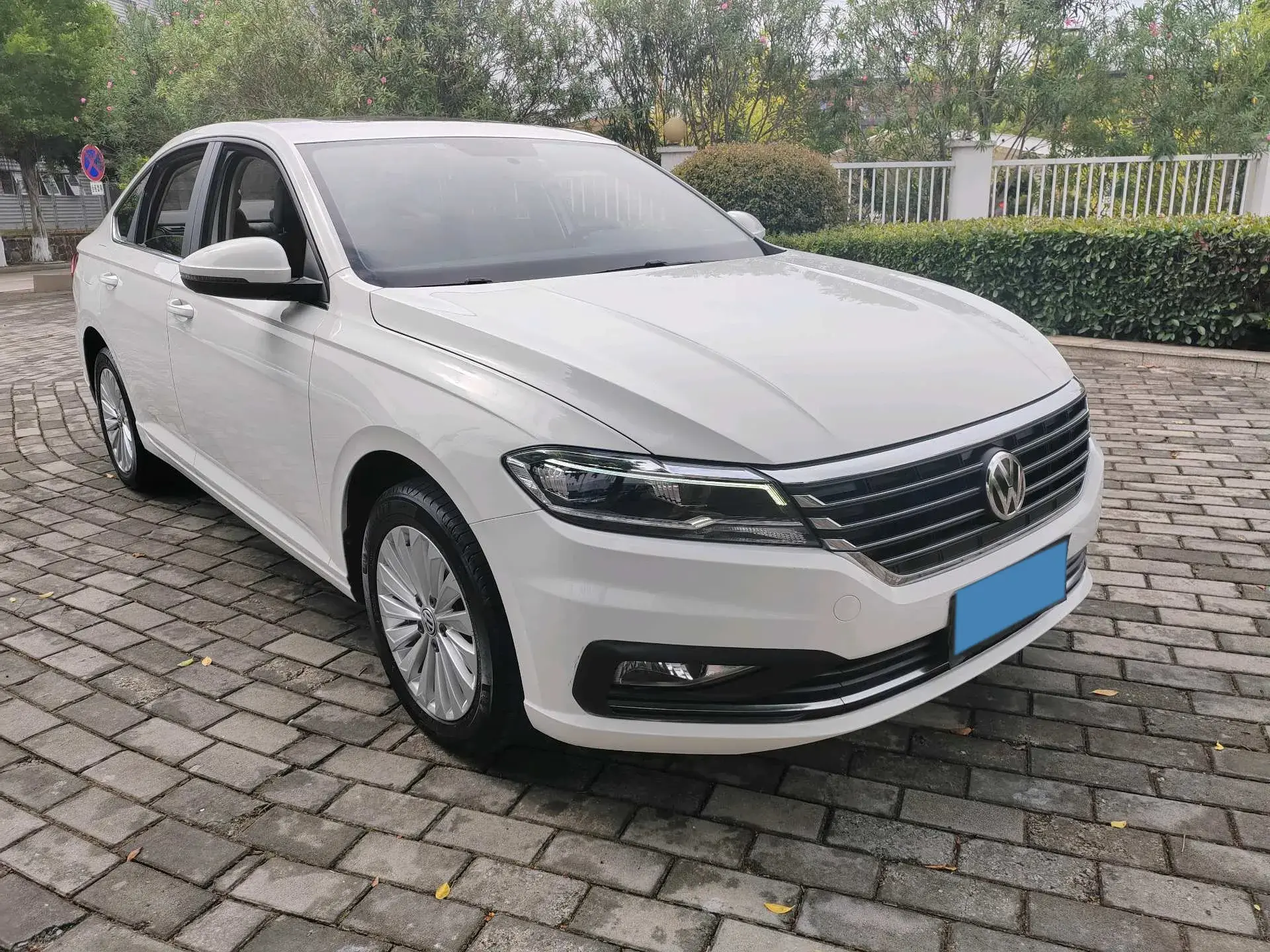 2019 VOLKSWAGEN LAVIDA thumbnail 2