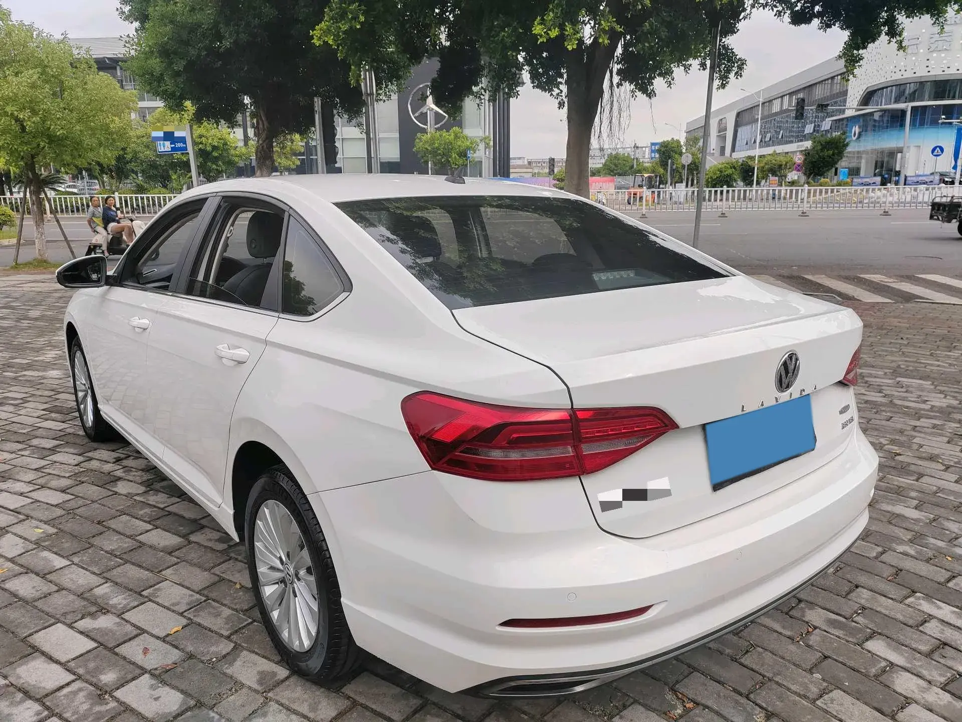 2019 VOLKSWAGEN LAVIDA thumbnail 3