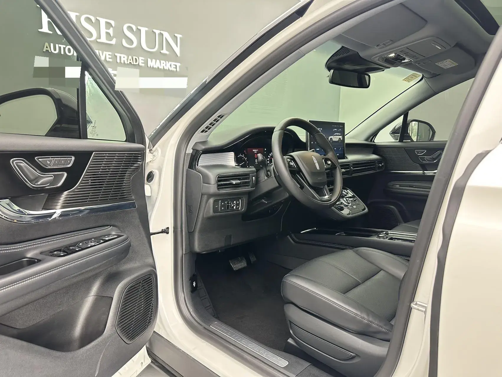 2021 LINCOLN CORSAIR thumbnail 4