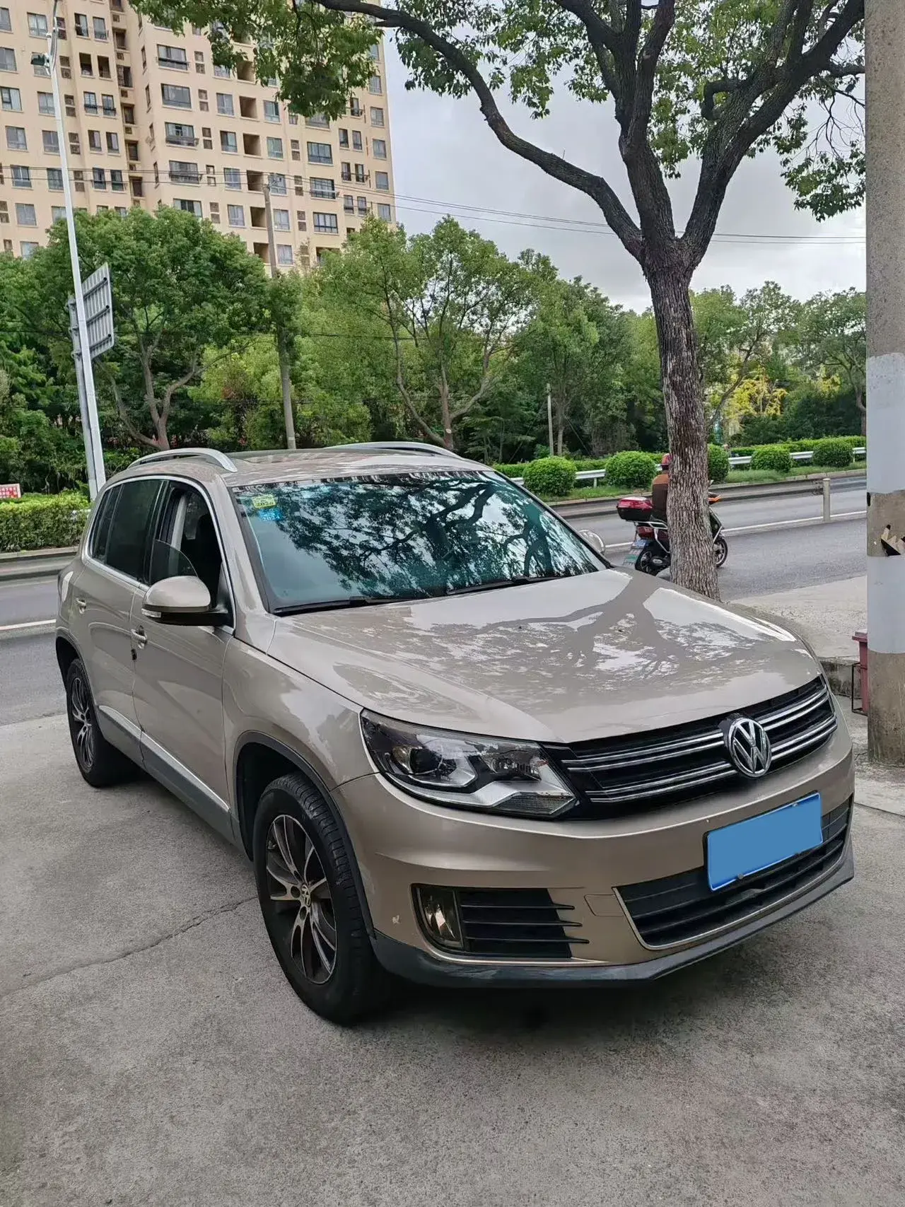 2015 VOLKSWAGEN TIGUAN thumbnail 2