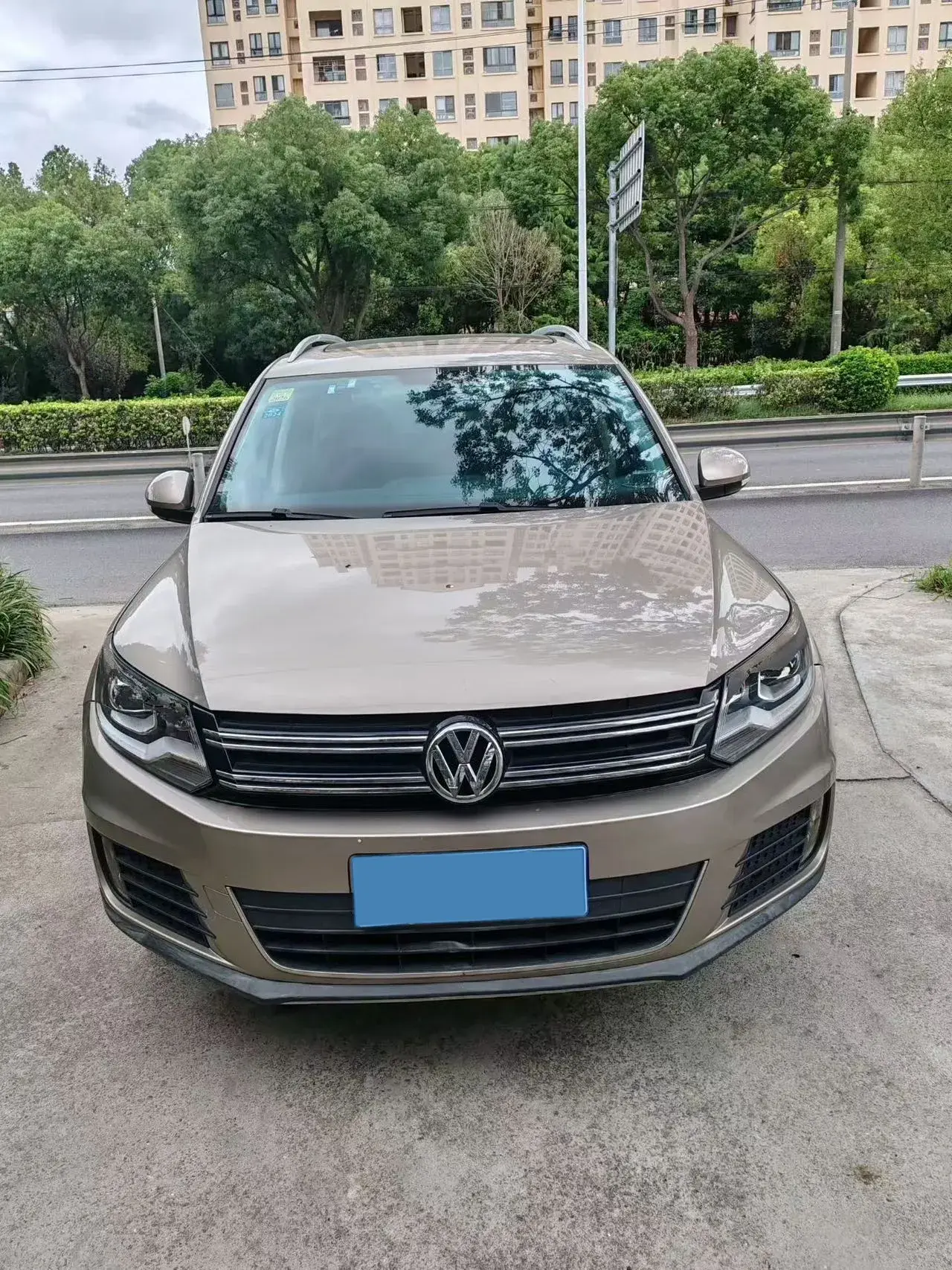 2015 VOLKSWAGEN TIGUAN thumbnail 3
