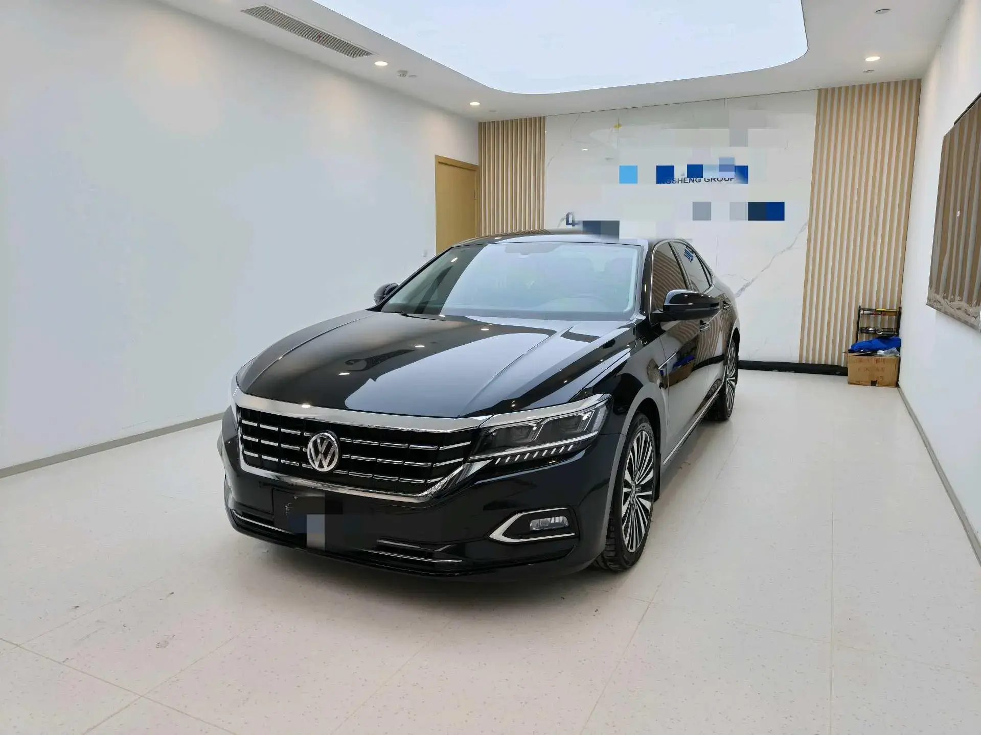 2019 VOLKSWAGEN PASSAT view 1