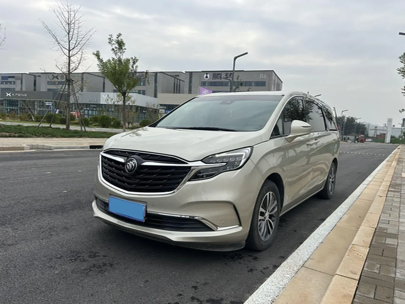 2022 BUICK GL8 view 1