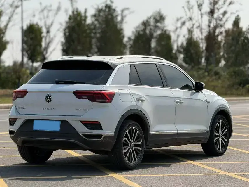 2021 VOLKSWAGEN T-ROC thumbnail 4