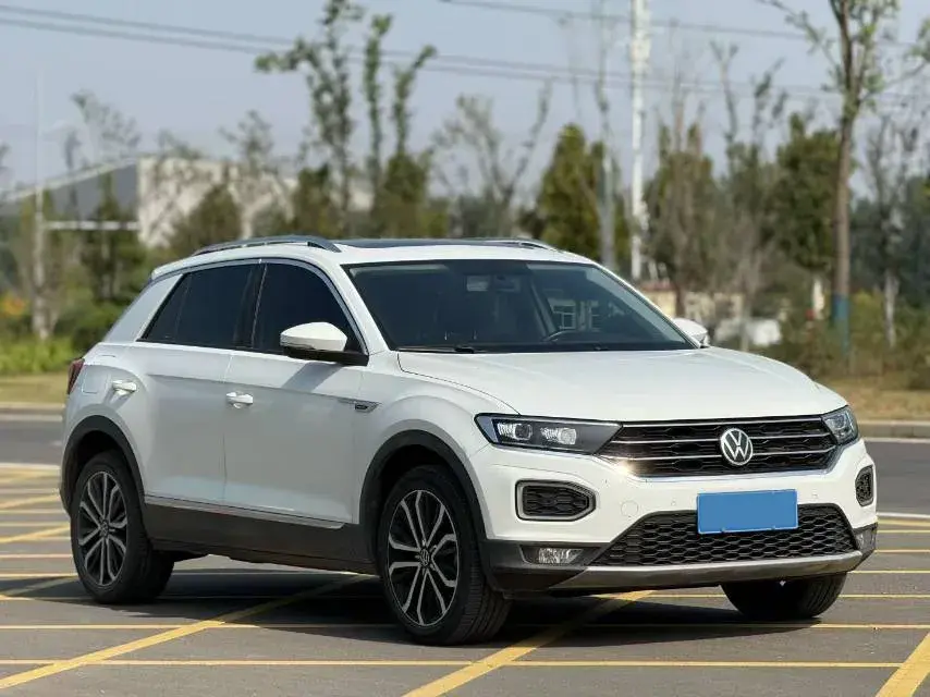 2021 VOLKSWAGEN T-ROC thumbnail 3